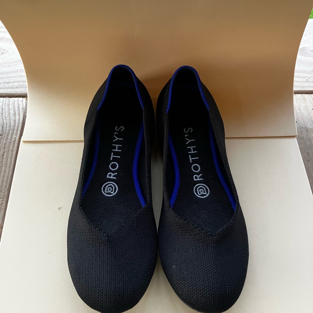 Rothy's Women's Black and Blue Flats